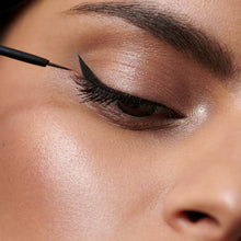 Cargar imagen en el visor de la galería, Liquid Eyeliner Black

